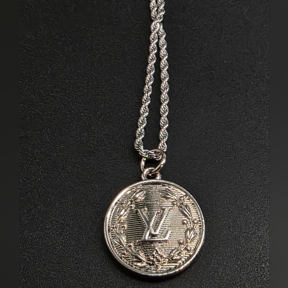 Atolea Waterproof White Gold Rope Chain + LV Medallion Pendant